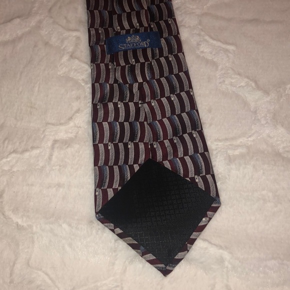 3/$20 - Stafford Silk Tie - Picture 5 of 7